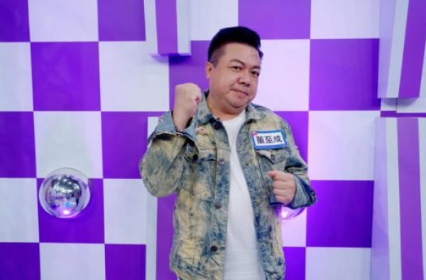娱乐圈又有男星离婚，54岁的他自曝与妻子协商好，选日子办手续
