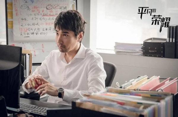 高圆圆终于携新剧归来，女神剧照气质太绝了，主演阵容超豪华