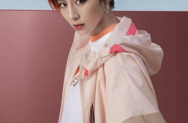 张钧甯精美美图：笑容甜美，活力四射！