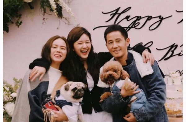 赵露思吐槽父母追自己作品不及时，老妈回复显出真实母女关系