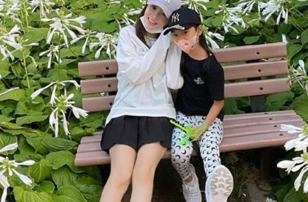 甜馨现在怎么样了，看到近照的网友称，这就是女大十八变？