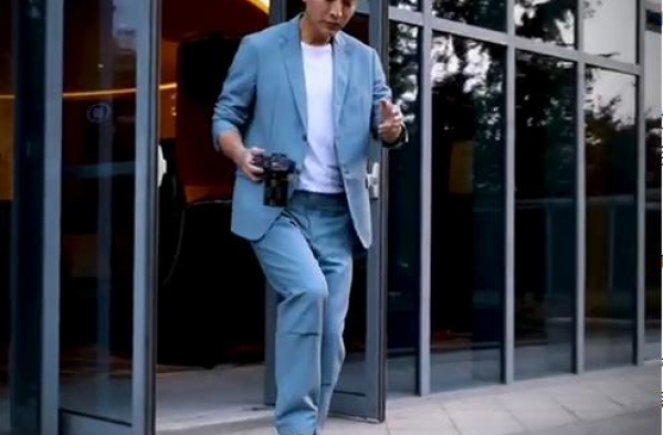 隔空支持？贾乃亮表态舞台宽广，李小璐晒视频，疑以歌手身份复出