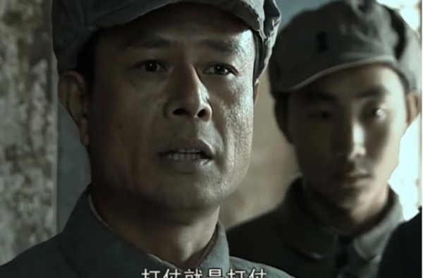 亮剑：邢志国总怼李云龙，为啥老李却最倚重他？你看两人是啥关系