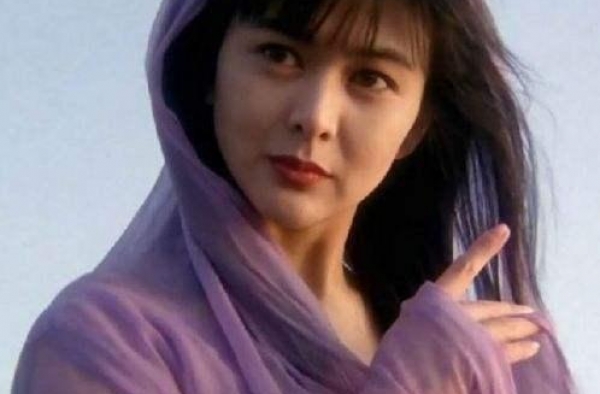记者说关之琳贪刘銮雄的财，她却如此反驳：不能是他贪我的名么？