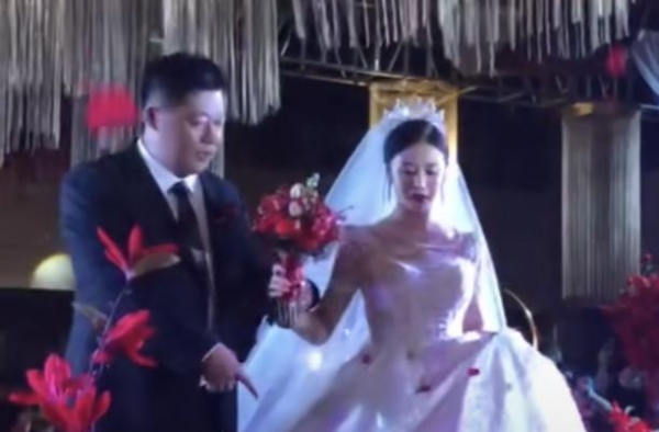 《乡爱》“谢永强”大婚！豪车众多排面足，却未见师傅赵本山现身
