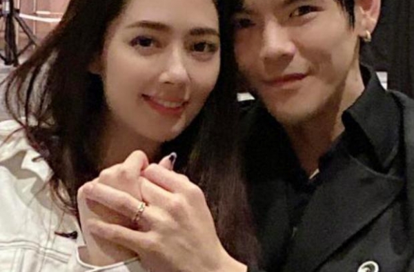 郭碧婷爸爸居住环境狭窄，炒锅生锈也不换，向太享受开放式厨房