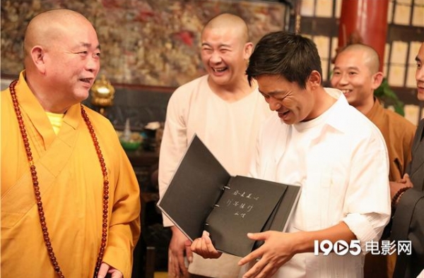 王宝强重回少林寺 拜访师父释永信 与师兄现场“比武”