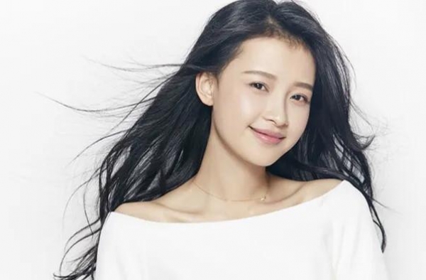 孙怡，邻家女孩气质！纤细修长真正筷子腿！