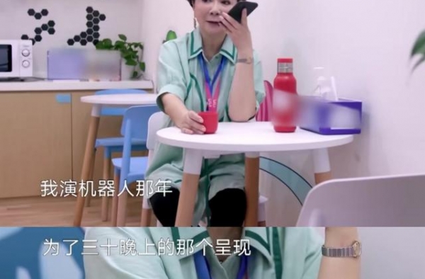 59岁蔡明曝春晚经历，为角色两个月不吃一粒米！网友：活该她红