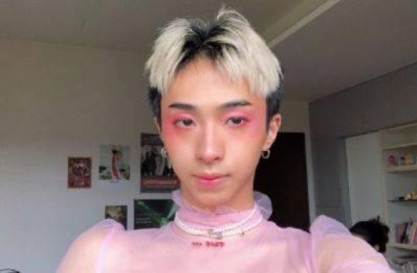 哈哈哈！伊能静儿子哈利再晒女装照，穿纱裙化桃花妆很精致