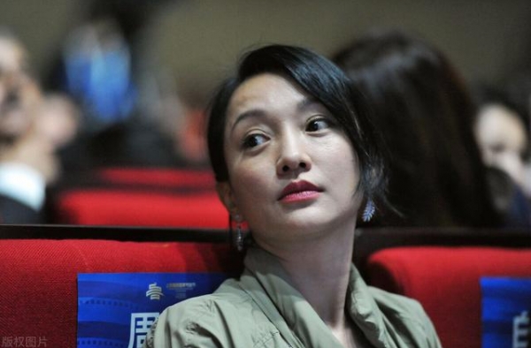 周迅已经被时代踢出局？那是你没看到她手握的资源