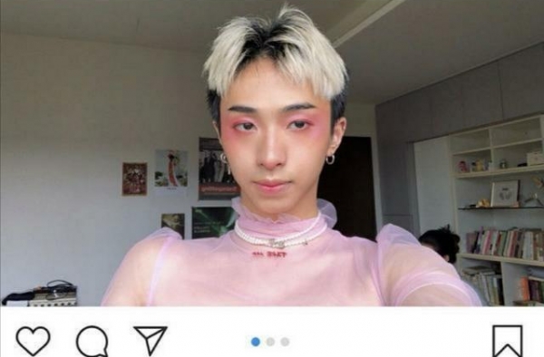 继女装照后，伊能静儿子又不分性别多人亲吻照，被说受家庭影响