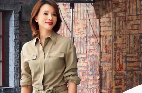 董卿工作近况曝光，拍摄广告状态极佳，《朗读者》再回归？