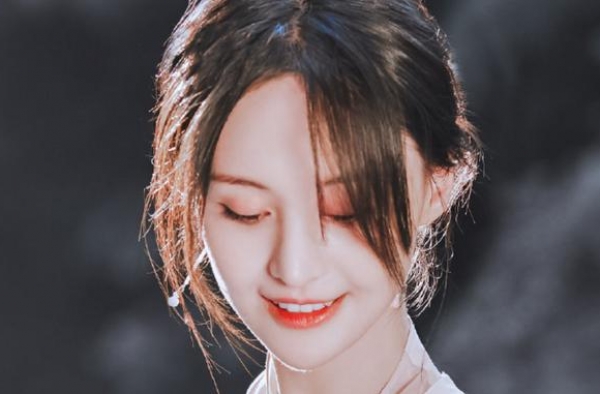 这，就是郑爽高明的地方，也是她能在娱乐圈屹立不倒的原因
