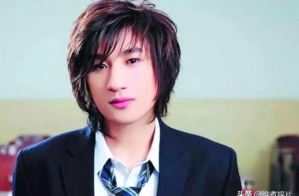 当年他因模仿周杰伦大火，歌曲传唱度不输对方，现只能靠商演为生