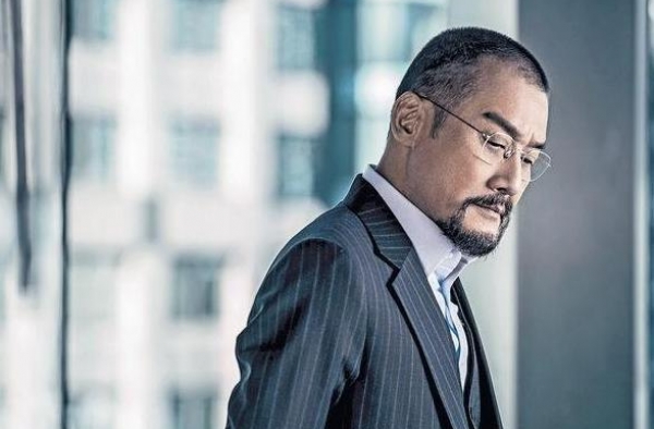 影帝梁家辉香港的家：客厅放着健身器材，难怪62岁身材还那么好