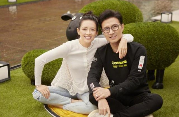汪峰小儿子正面曝光，虽只有下半张脸，网友感叹：汪峰遗传之强大