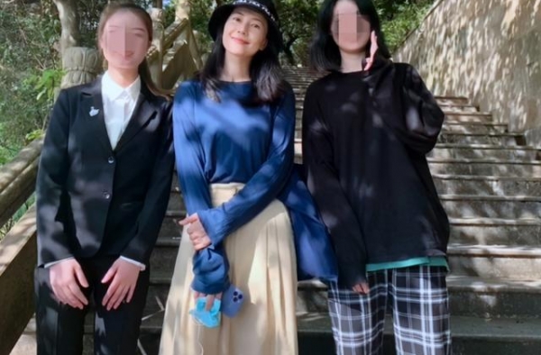 高圆圆赵又廷甜蜜同游乐园，女方还被拍到现身求子圣地普陀山