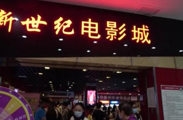 7部电影国庆档竞争，观众选择丰富，影迷：想住在影院里一整天