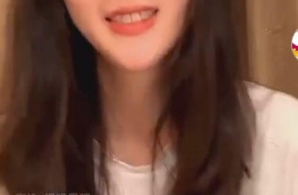 秦霄贤终于加上了高圆圆的微信，曾毅词多了，惠若琪说巩俐反差萌