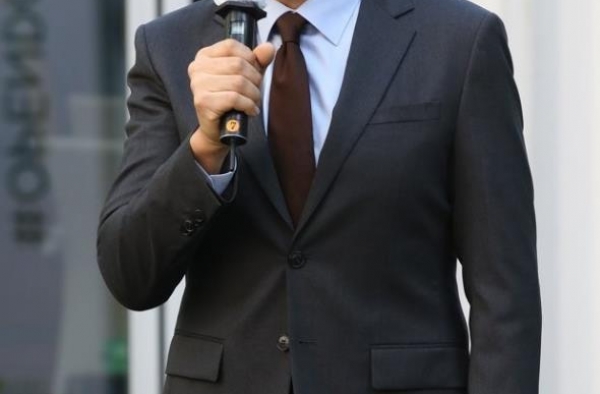 宋一国为弱势儿童捐款 三胞胎遗传其善良 爱情的条件搭档韩佳人
