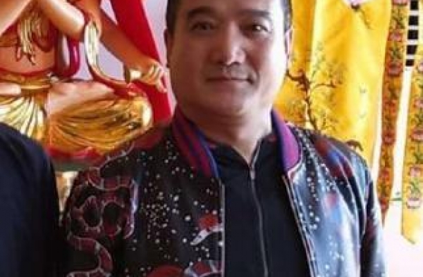 国家一级演员何树成，父亲12年的情人去世，亲妈让他披麻戴孝