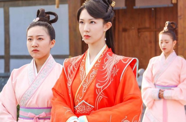 不得宠的庶女被嫡母嫁给冷血将军，谁知道竟是万里挑一的佳婿？