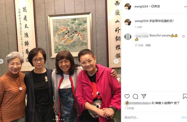 86岁老戏骨丁羽承认恋情后秀恩爱，与女友戴同款眼镜太有夫妻相