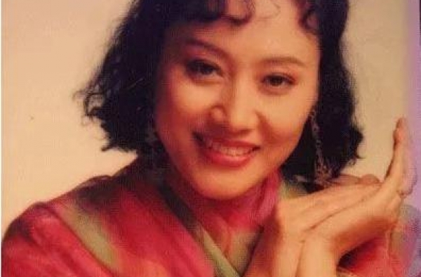 她是国家一级演员，与丈夫分居10年离婚成好友，车晓成一生骄傲