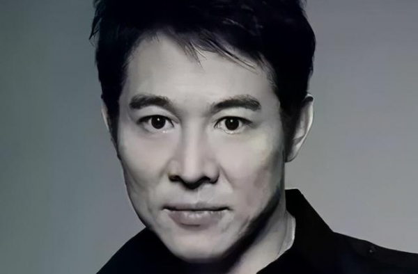 李连杰铁路单挑15位拳击高手，别人是拳拳到肉，他是拳拳到骨