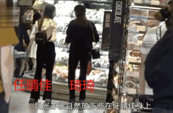 任达华15岁女儿身高接近180，身材不输超模，爹妈基因太逆天
