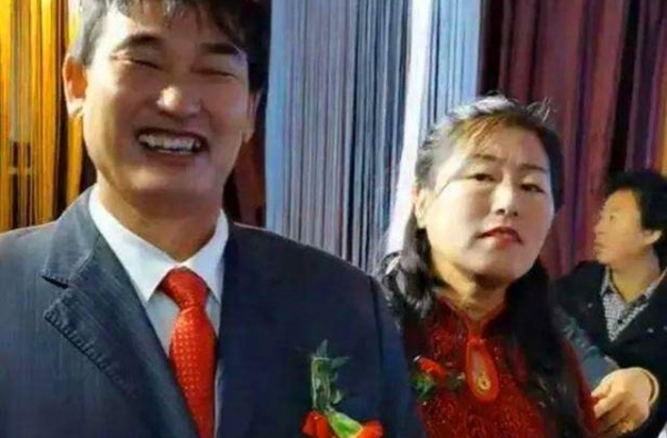 农民歌手大衣哥的儿子今天结婚，成了老公公他开场白就是不一样