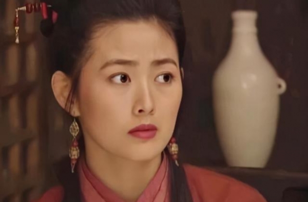“经典潘金莲”王思懿，结婚13年没有孩子，48岁选择自然变老