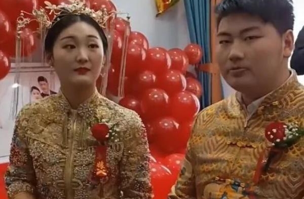 大衣哥朱之文为儿子举行豪华婚礼，女人的安全感，钱是给不了的