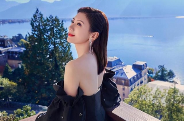 两年拍16部戏，只为还债，嫁豪门5年离婚，今被丈夫宠成公主