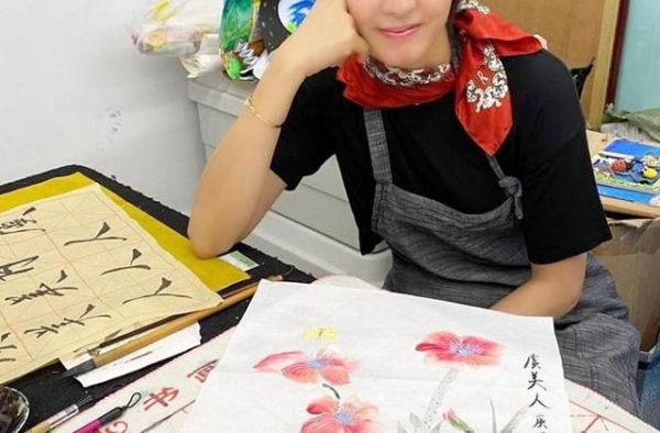 44岁梁咏琪努力增值，5岁女儿太可爱，与外籍丈夫很和谐