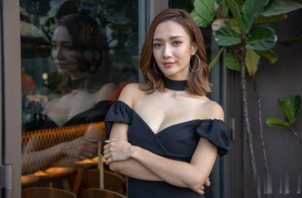 颜值花旦王君馨蛰伏TVB九年方迎高光，爱情故事成瓜友最大兴趣