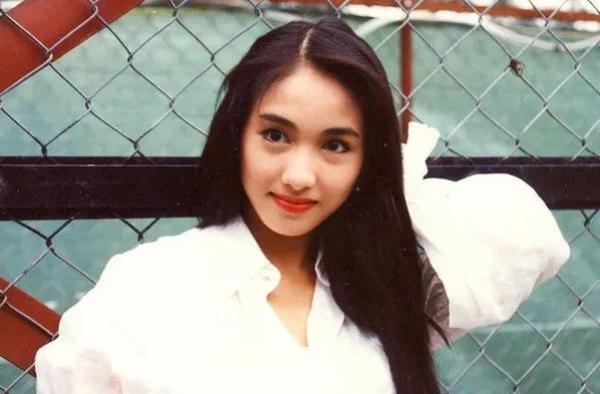 岁月从不败美人，被49岁黎姿身材圈粉，抗衰老自律和运动不能少