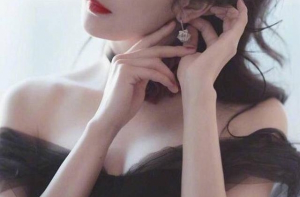 一个10年顶流的罗生门，只要她想赢，闺蜜，对手都占不到便宜