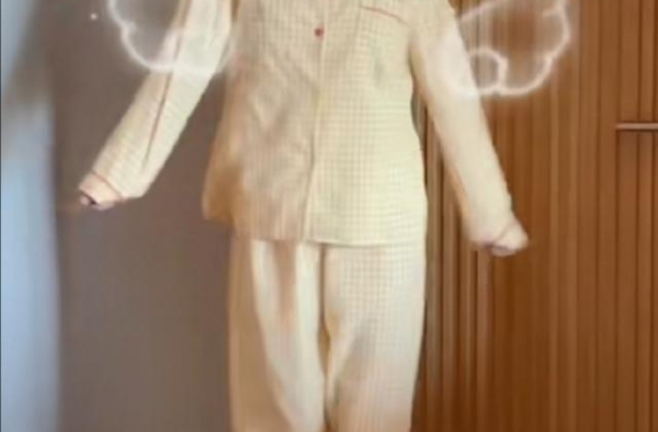 江疏影穿这几套衣服美的就像一个“小精灵”，非常活波可爱