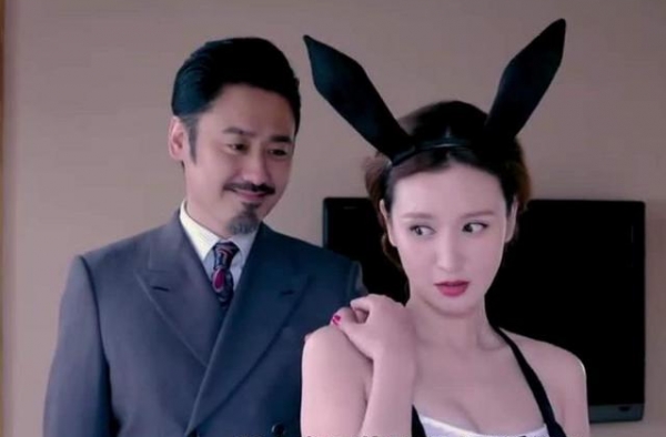 她被称为“出轨专业户”,出道16年零绯闻，年近40仍美如少女