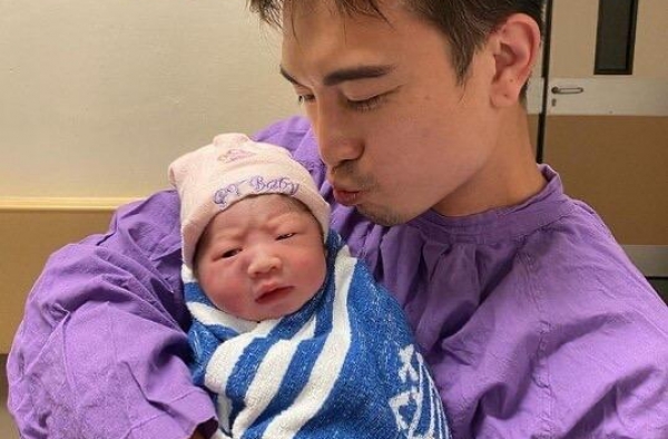 恭喜！前TVB香港先生吴云甫当爸，老婆痛25小时顺产变剖腹产