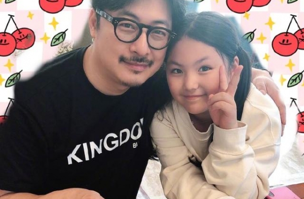 李湘更博晒照，11岁王诗龄生日照成亮点，这长相太像爸爸了吧