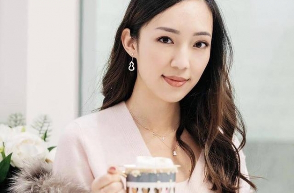 赌王最美孙女创业身家上亿，霍英东最美孙女的故事同样精彩