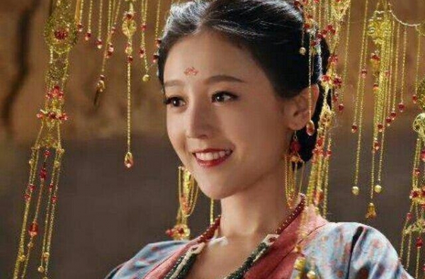 剧中那些惊艳了时光的嫁衣美人，每一个都美得风华绝代