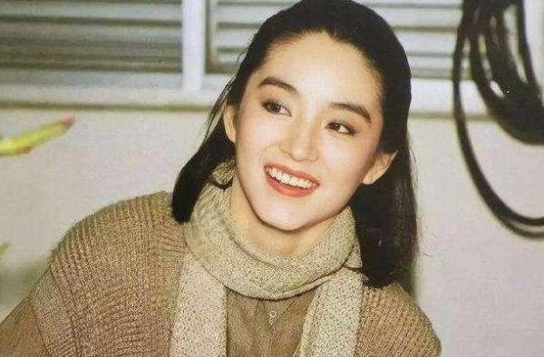 66岁的林青霞，66岁的赵雅芝，全都败给了65岁的刘晓庆