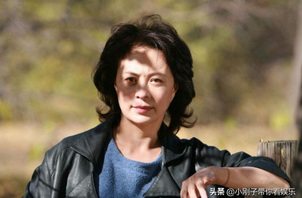 她是国家一级演员，出道多年零绯闻，丈夫手握电视剧斩杀大权