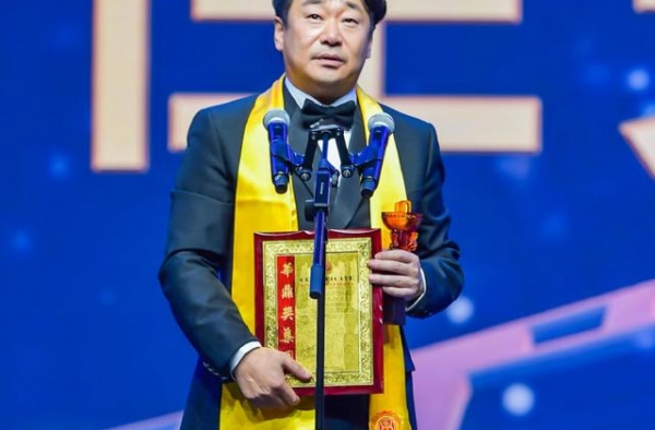 第27届华鼎奖办成了笑话，大腕都没来，重要奖项空缺