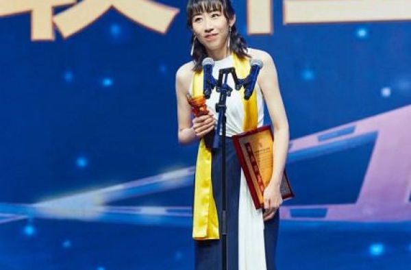 任素汐获华鼎奖最佳女主角 新电影将搭档吴镇宇