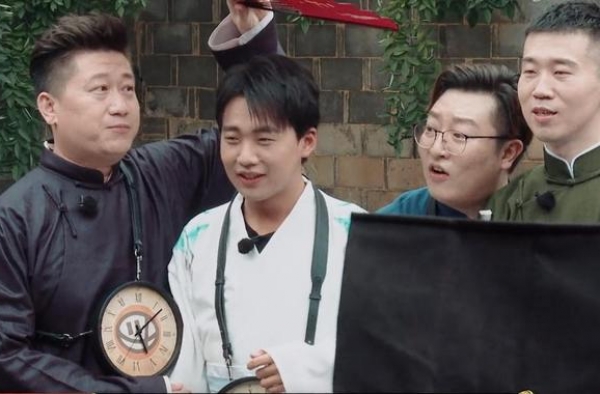 岳云鹏首次缺席德云社团综，徒弟刘筱亭也被替换，到底是何原因？